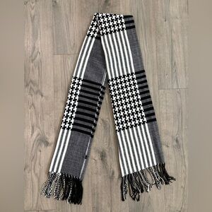 NWOT Women's Le Luxe Winter Scarf Fringe Black and White Striped Plaid Soft Warm